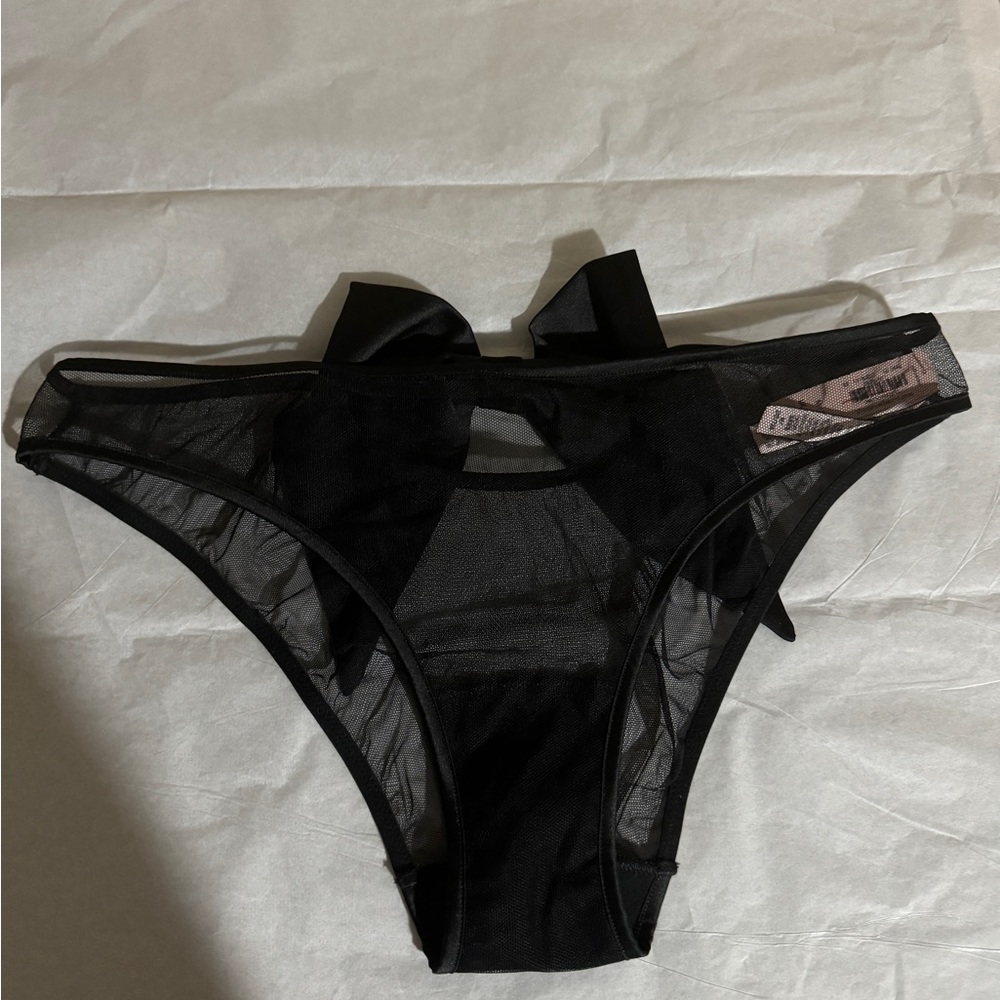 NWT Victoria’s Secret black panties with satin bow Size M